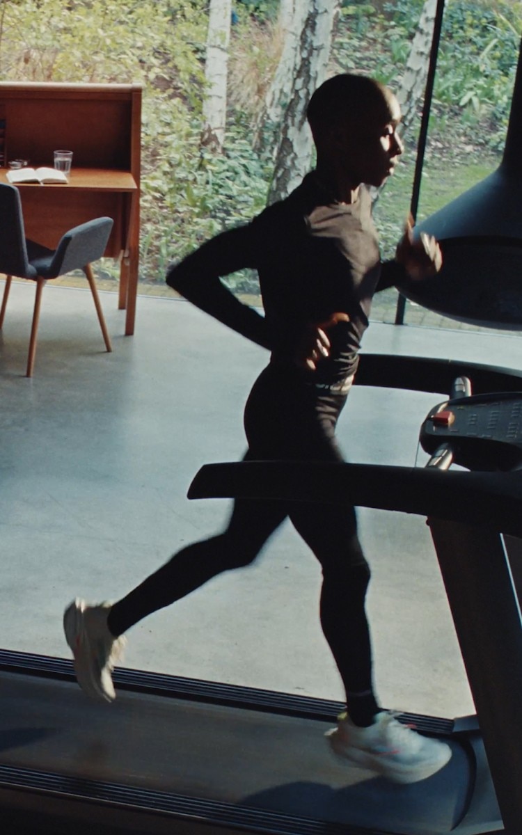 Cynthia Erivo running on a treadmill