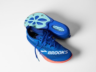 Product shot of the Brooks Hyperion Elite MD running shoe