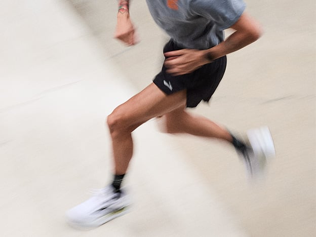 Nahaufnahme der Laufschuhe Ghost Max für Herren