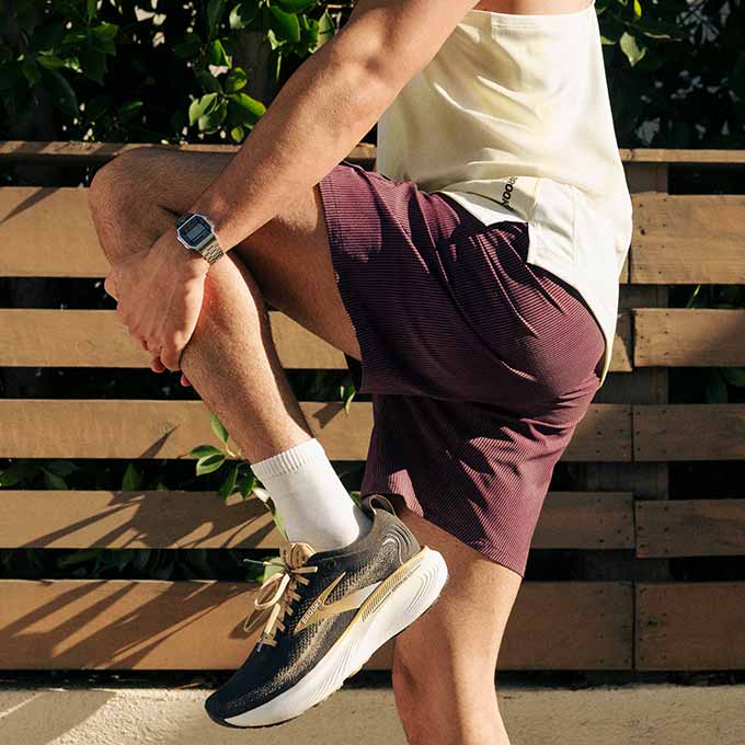 A man stretches while wearing the Journey 7" 2-in-1 Short