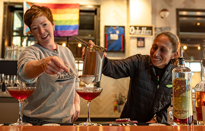 Des Linden pouring drinks