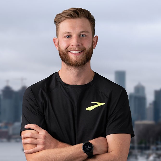 Josh Kerr lächelt in die Kamera
