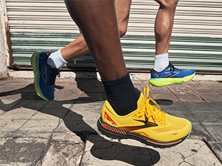 Road running shoes for speed category