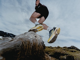 Photo lifestyle des chaussures de running Brooks Cascadia