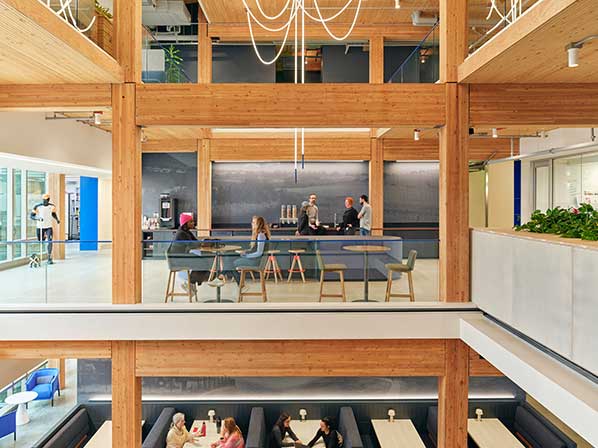 Coureurs qui célèbrent