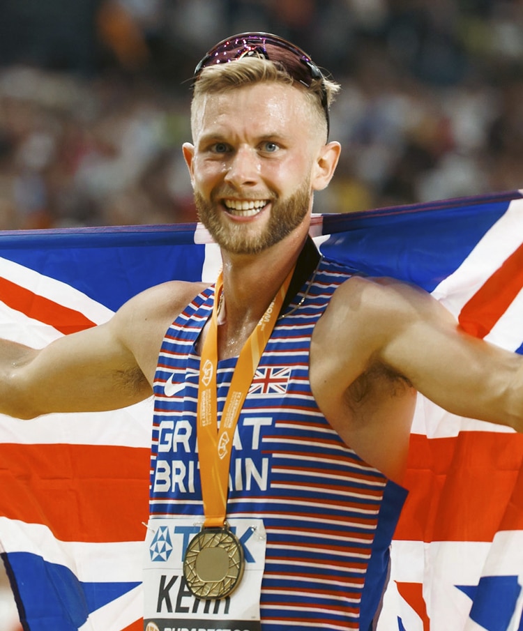 Photo en gros plan de Josh Kerr juste après sa course