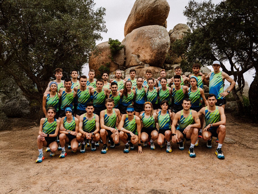 Group photo of all Brooks Trail Runners