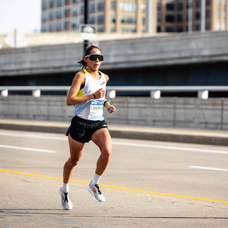 Des Linden running