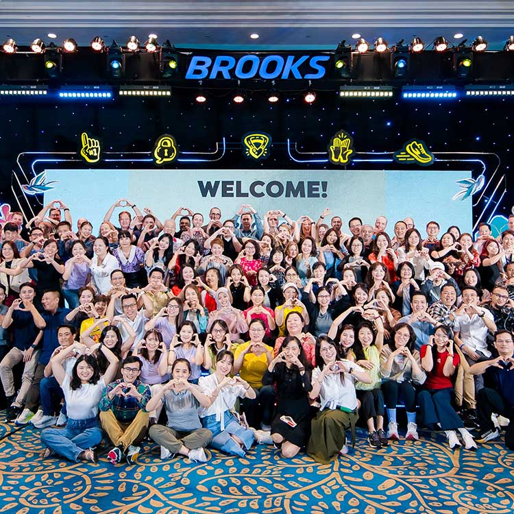Un groupe d’employés de Brooks