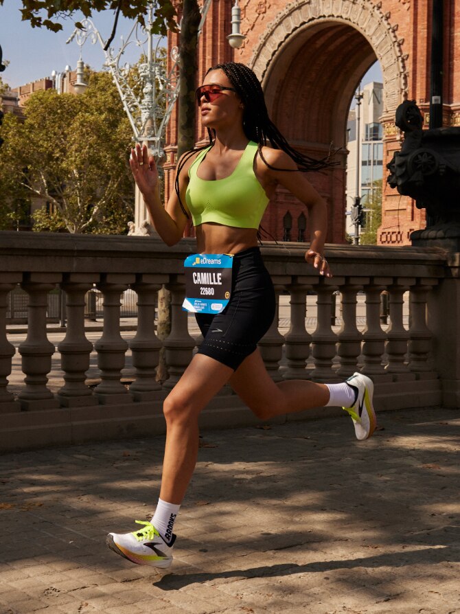 Brooks runner running the half-marathon in Barcelona