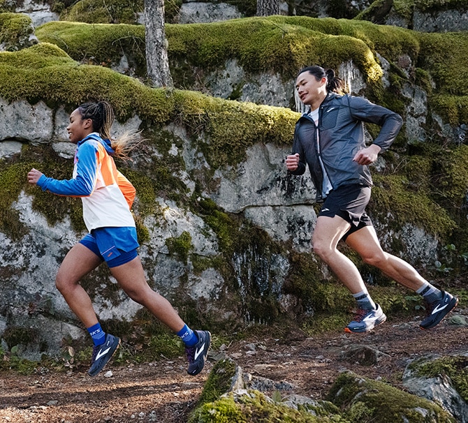 Two trail runners during a run