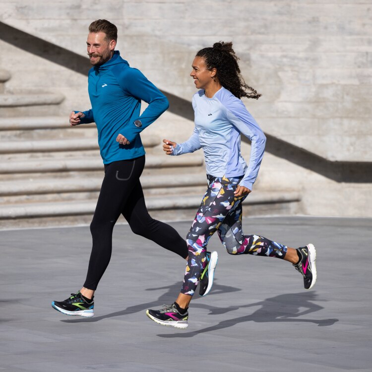 Due runner con le nuove Adrenaline GTS 23