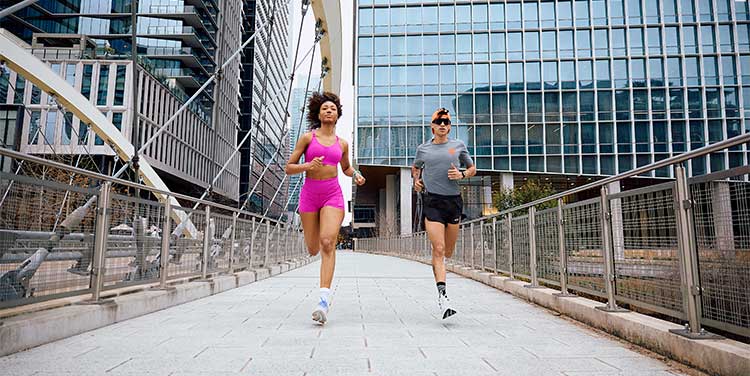 runner che corrono in strada