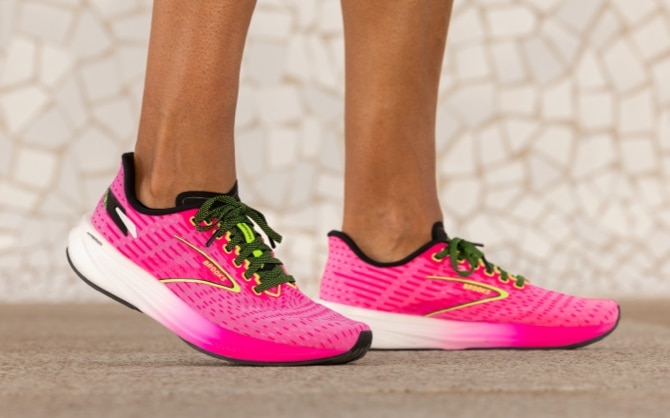 Mannequin portant des chaussures de running Hyperion