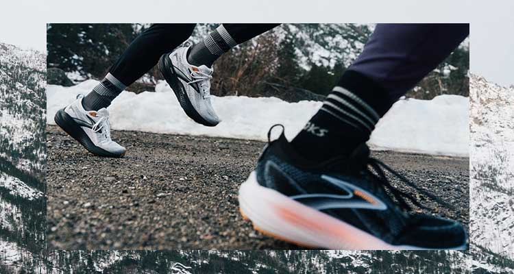 Gros plan des pieds des coureurs en foulée