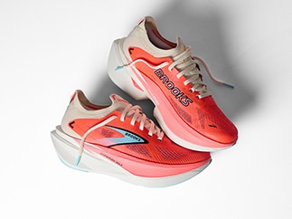 Product shot of the Brooks Hyperion Max running shoe