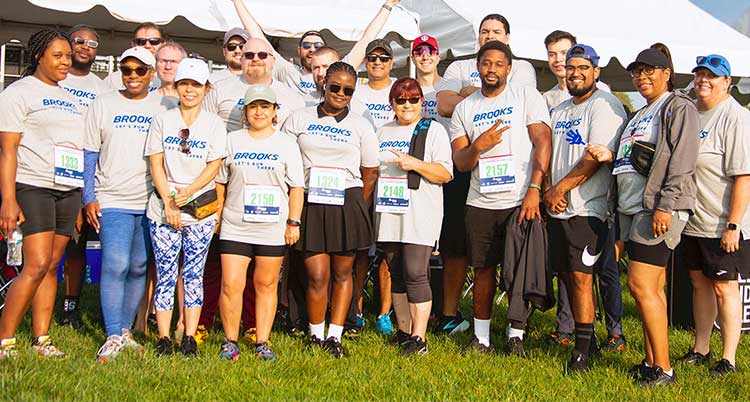 Un groupe d’employés de Brooks