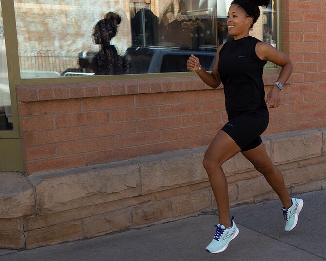 brooks mens christmas shoes