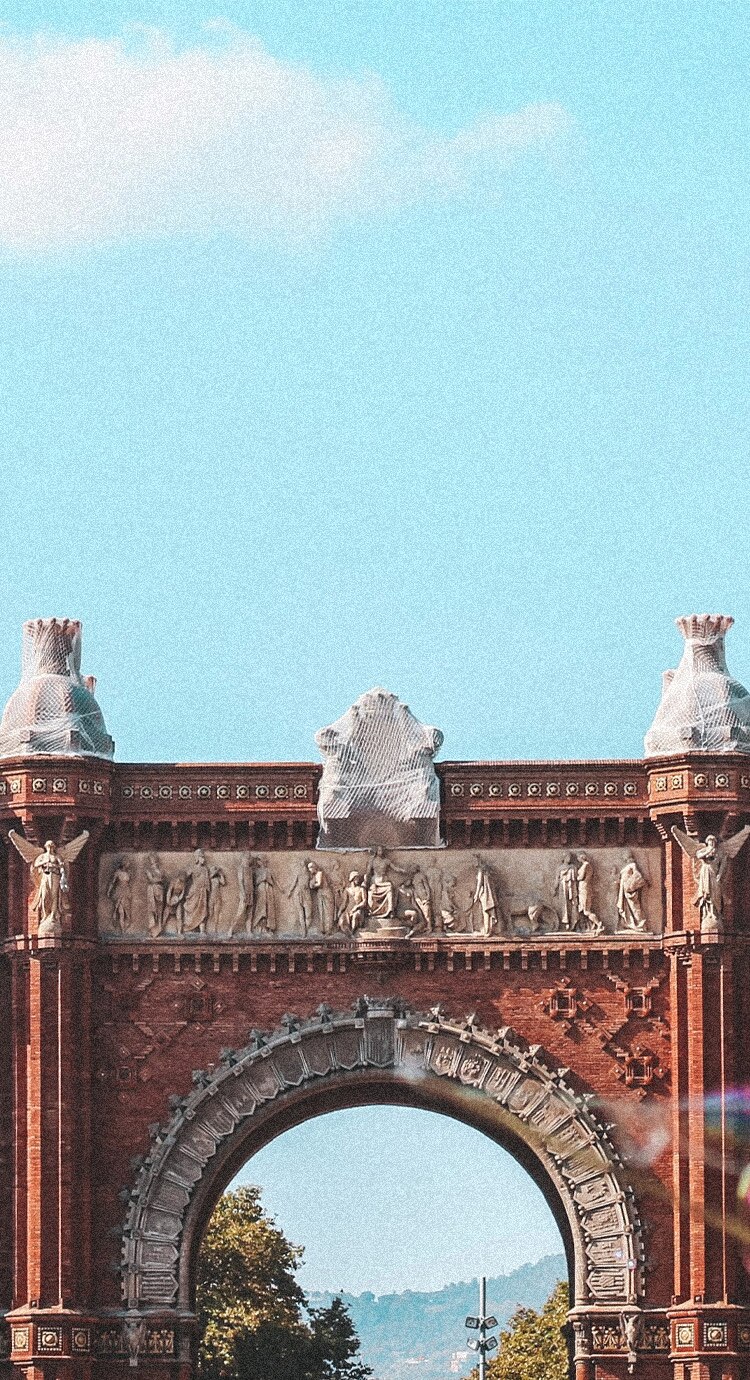 Background image of a monument in Barcelona