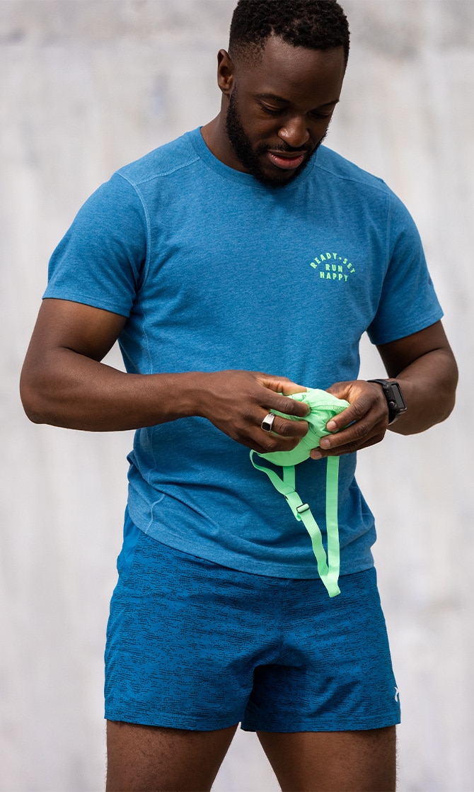 Model with Distance top running on a track